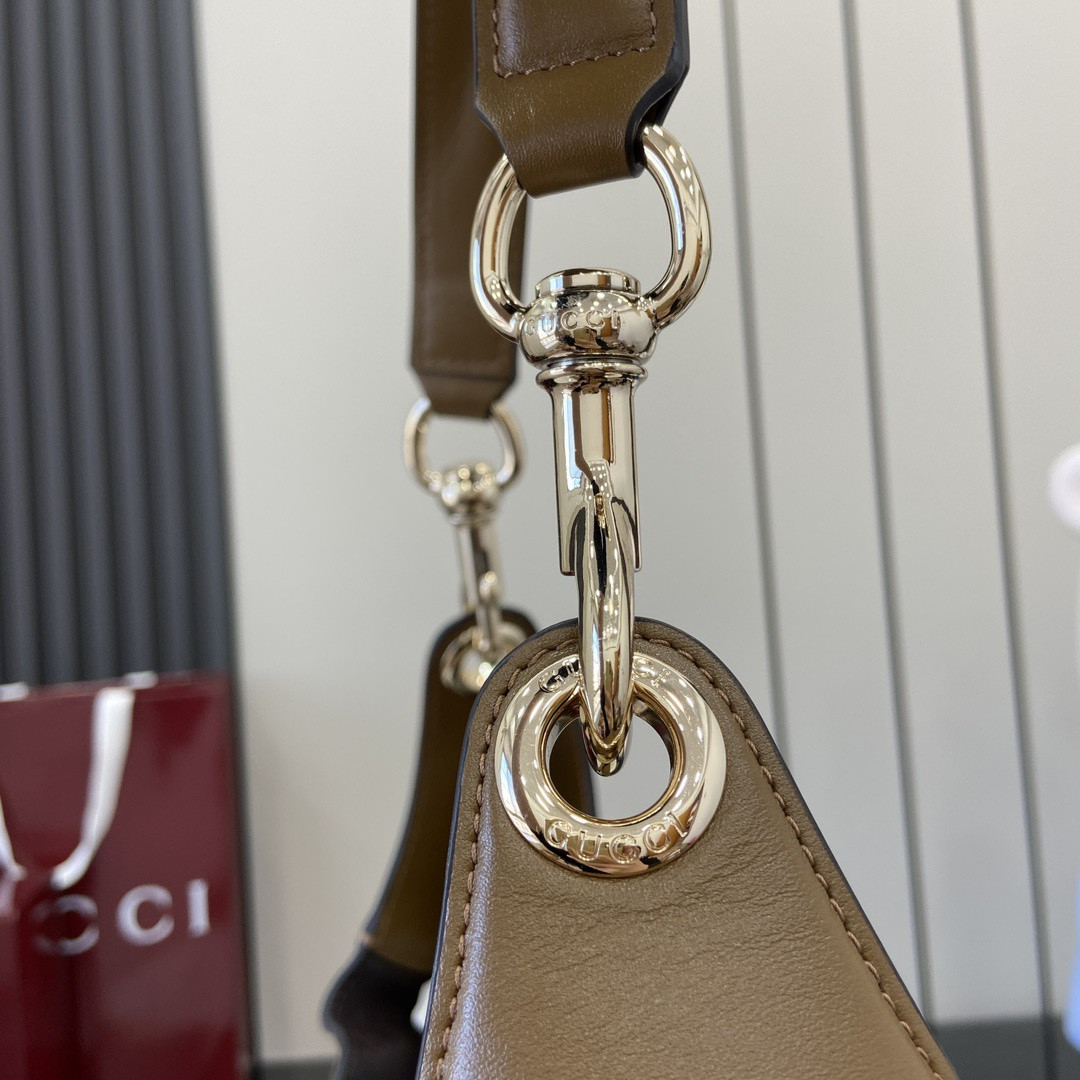 Gvc*1 B Large Shoulder Bag 49x 46x 4cm