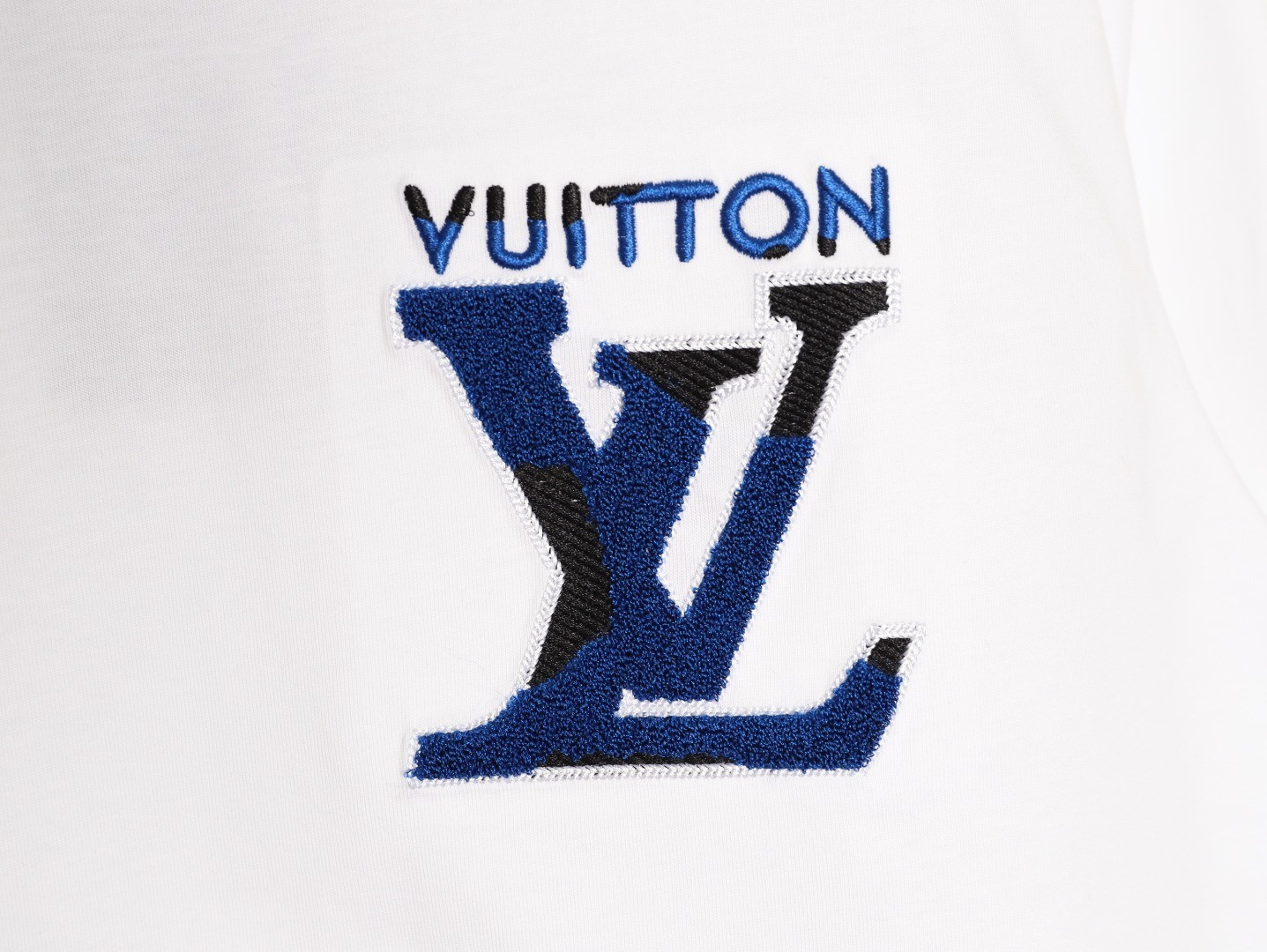 L0vis Vvtt0n Long-sleeved T-shirt
