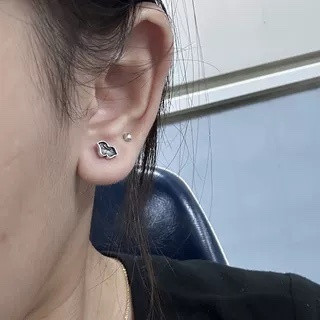 Ch*0me He**ts lip Earrings