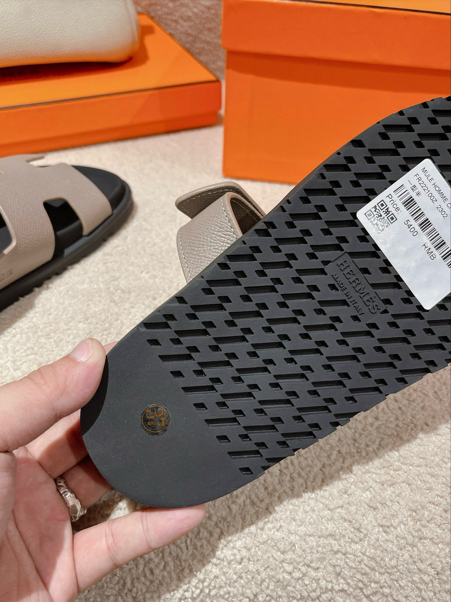 UA H**me5 Chypre sandal