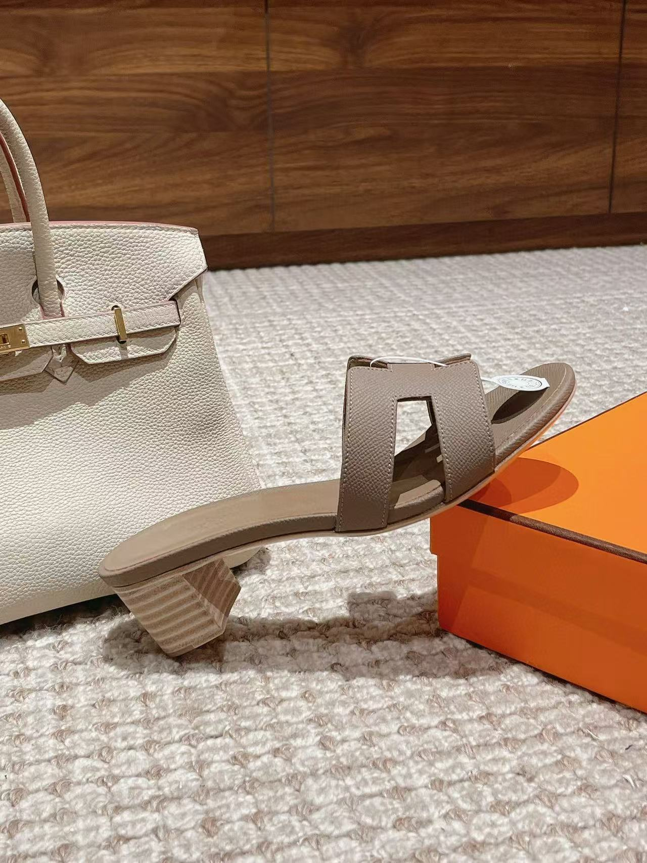 UA H**me5 Oasis sandal