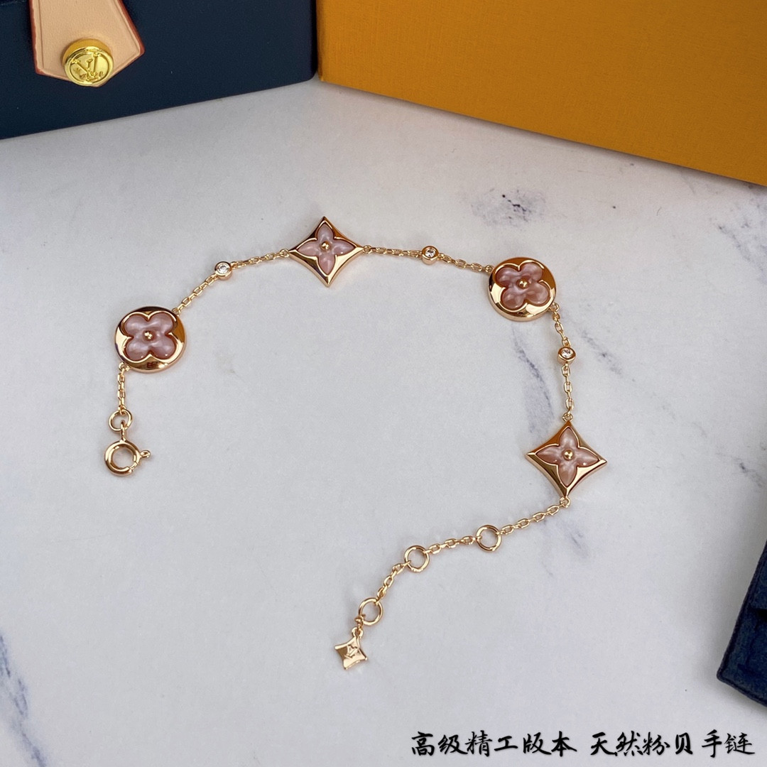 L0vis Vvtt0n Four-Flower Natural Pink Shell Bracelet