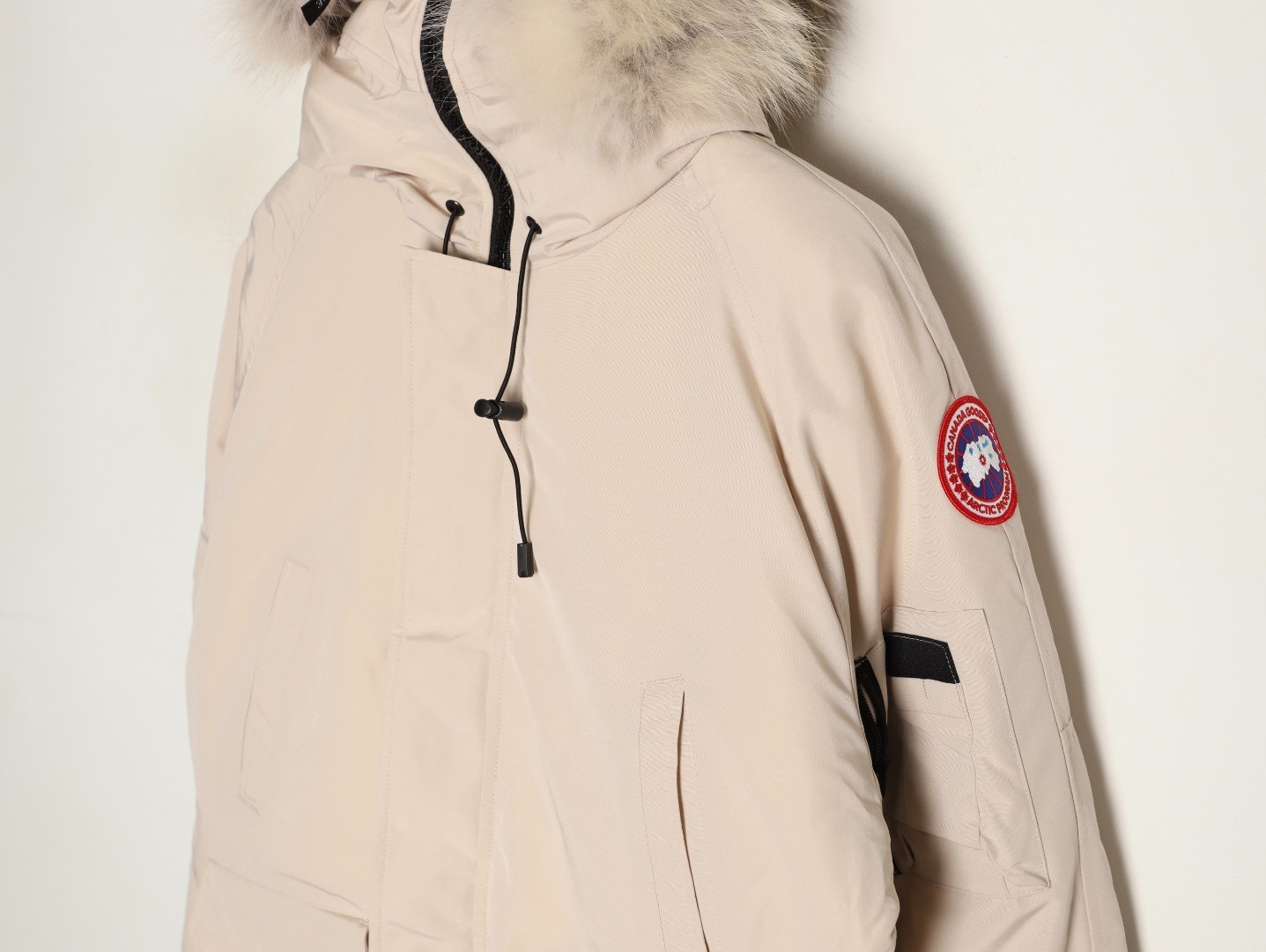 Can*a G00se Short Puffer jacket