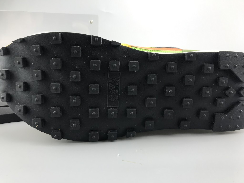 UA NIKE LDWAFFLE/SACAI "GREEN GUSTO"