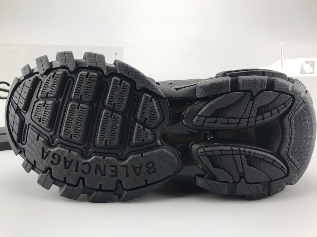 UA TRACK TRAINERS IN BLACK MESH AND NYLON LED SNEAKER