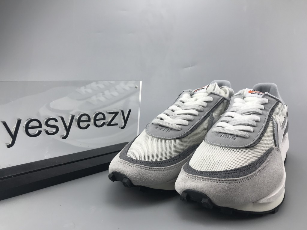 UA NIKE LDWAFFLE/SACAI WHITE GREY