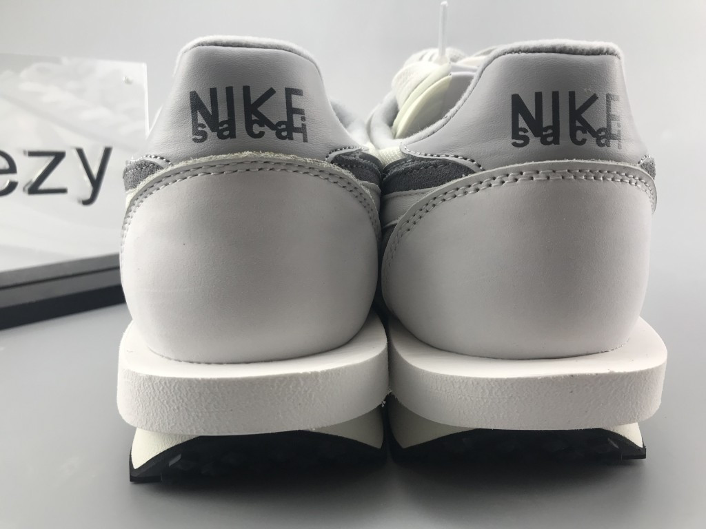 UA NIKE LDWAFFLE/SACAI WHITE GREY