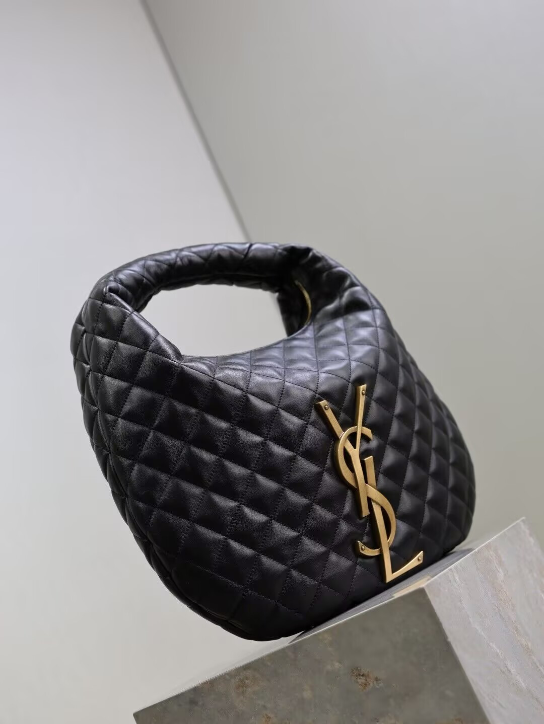 Y51 ICARE Hobo In Quilted Nappa 42x30x4cm