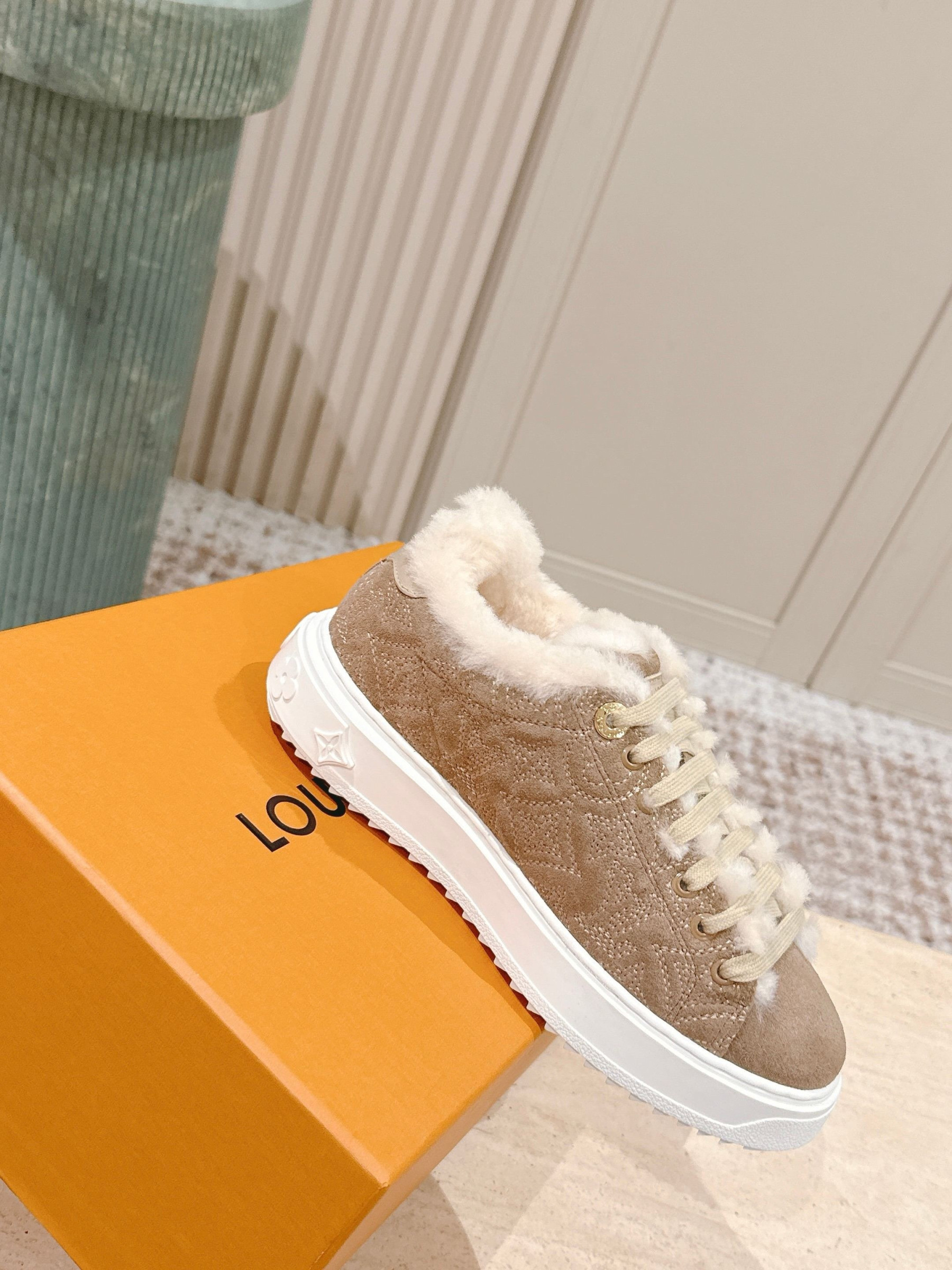 UA LV Time Out Sneaker