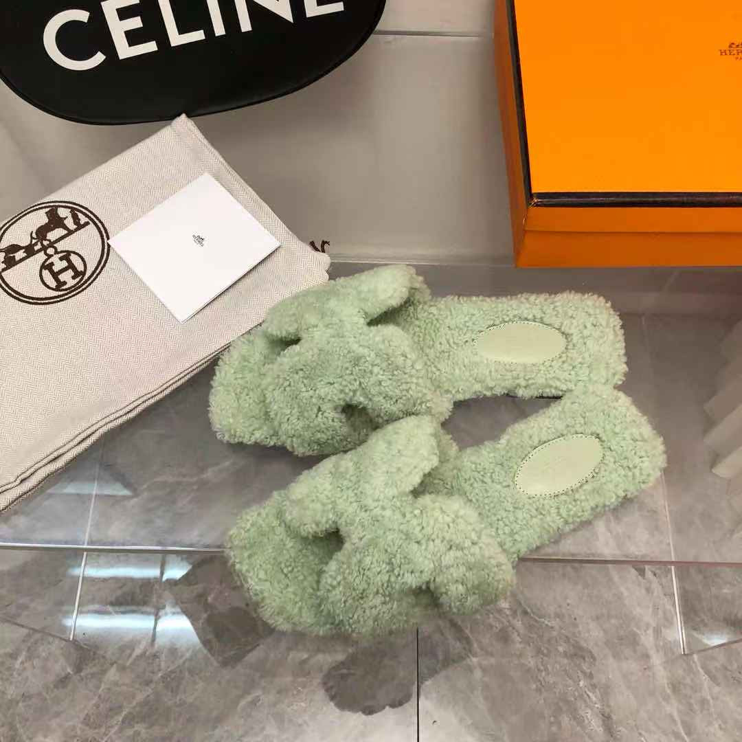 UA H**me5 Oran sandal