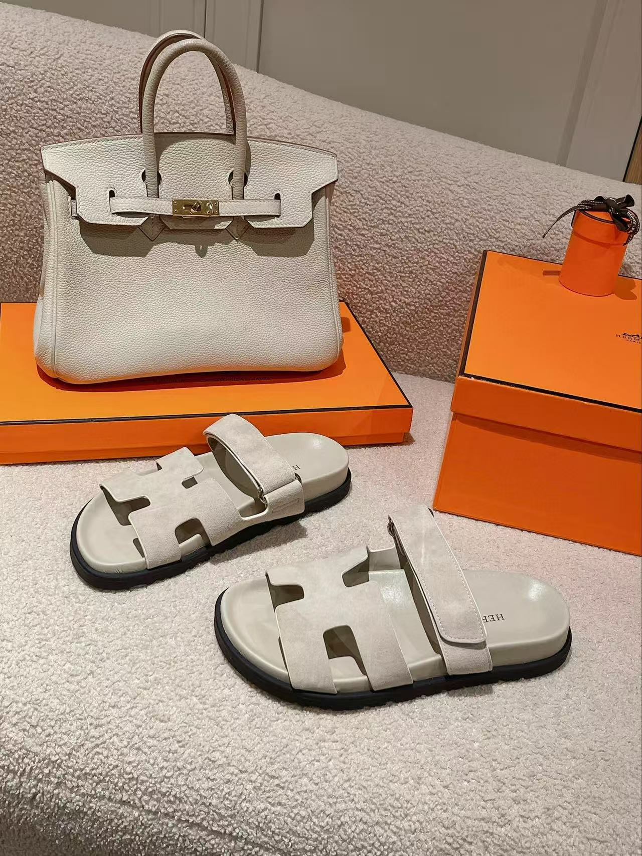 UA H**me5 Chypre Sandal