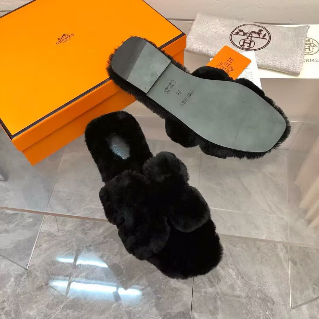 UA H**me5 Chypre sandal