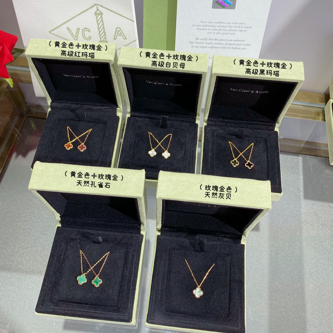 V*n Cl**f & Arpels Mini Four-Leaf Clover Necklace Diameter approx 1.0cm, Chain length approx 40+5cm