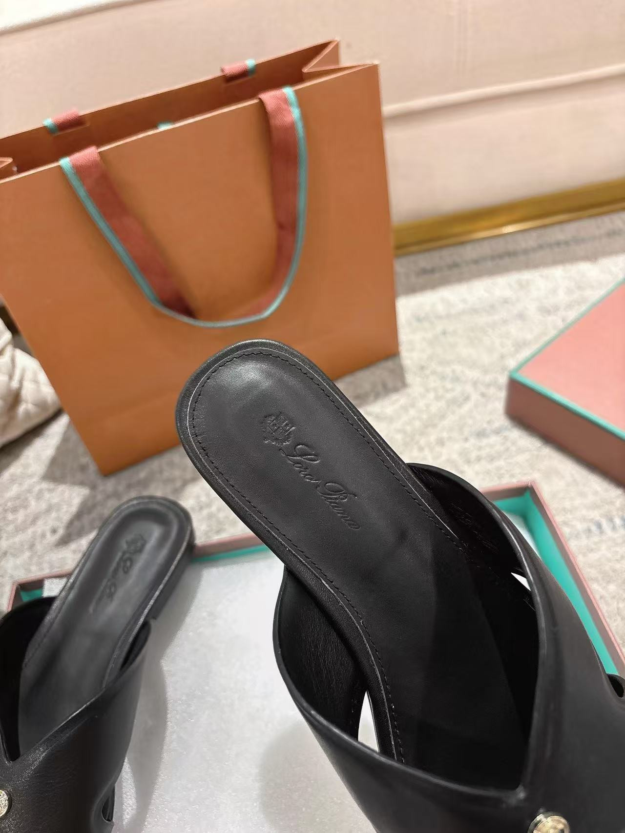 UA L0r0 P1ana Vera Sandal