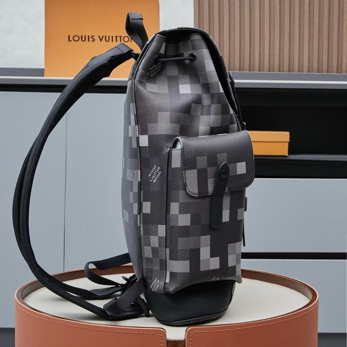 LV Christopher MM M14952 38x44x12.5cm