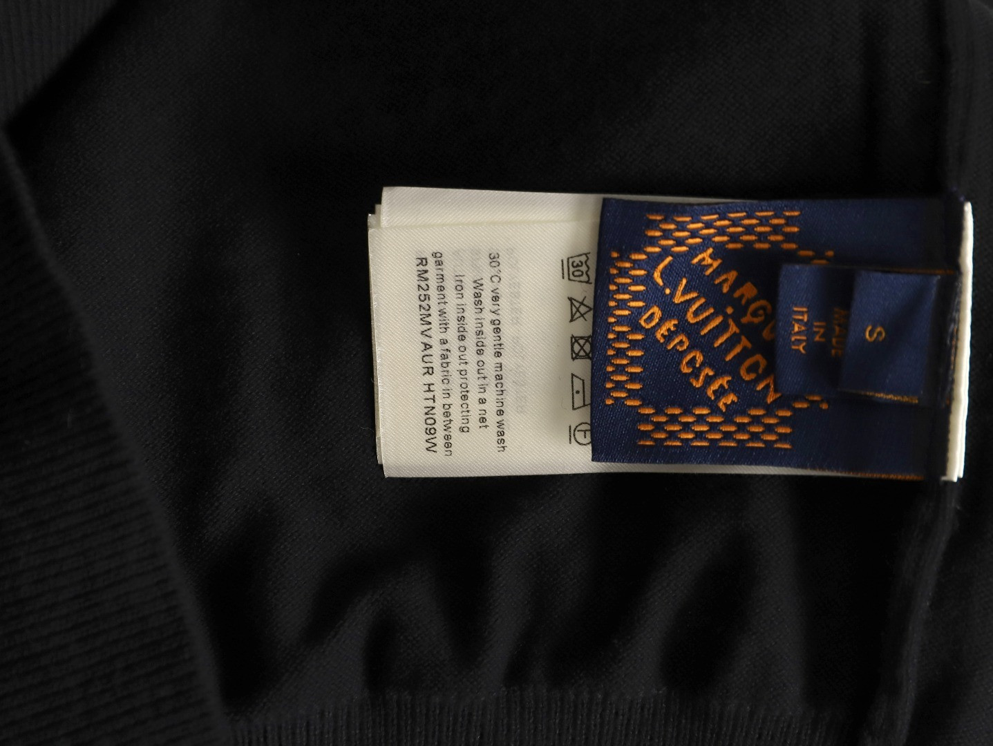 L0vis Vvtt0n Hoodies