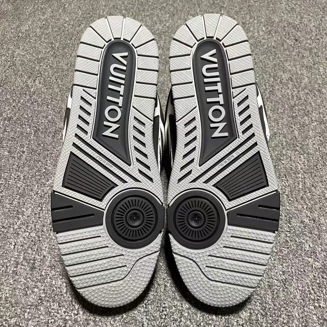 UA L0vis Vvtt0n LV Skate Sneaker