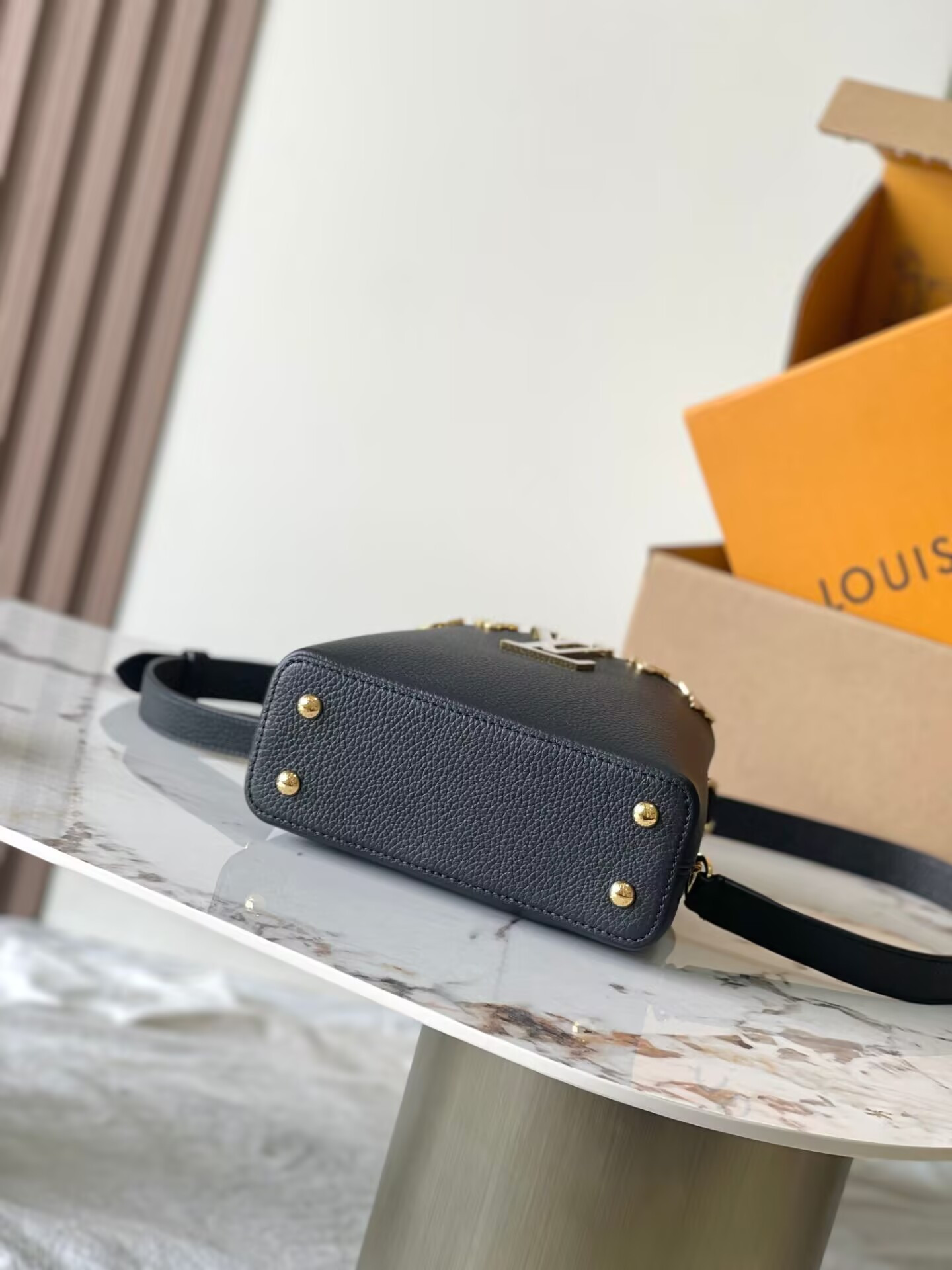 LV Capucines Mini M11342 21x14x8cm
