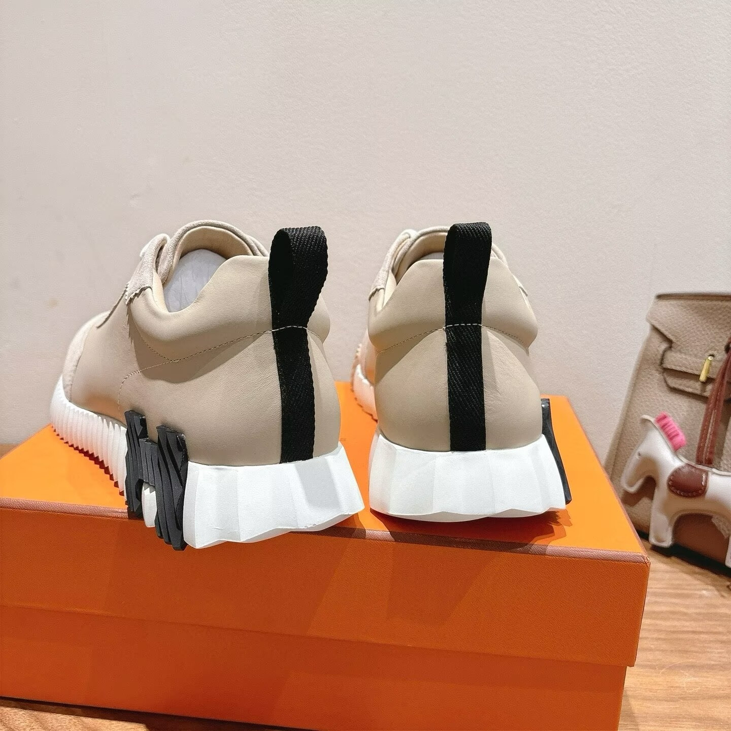 UA H**me5 Bouncing Sneaker