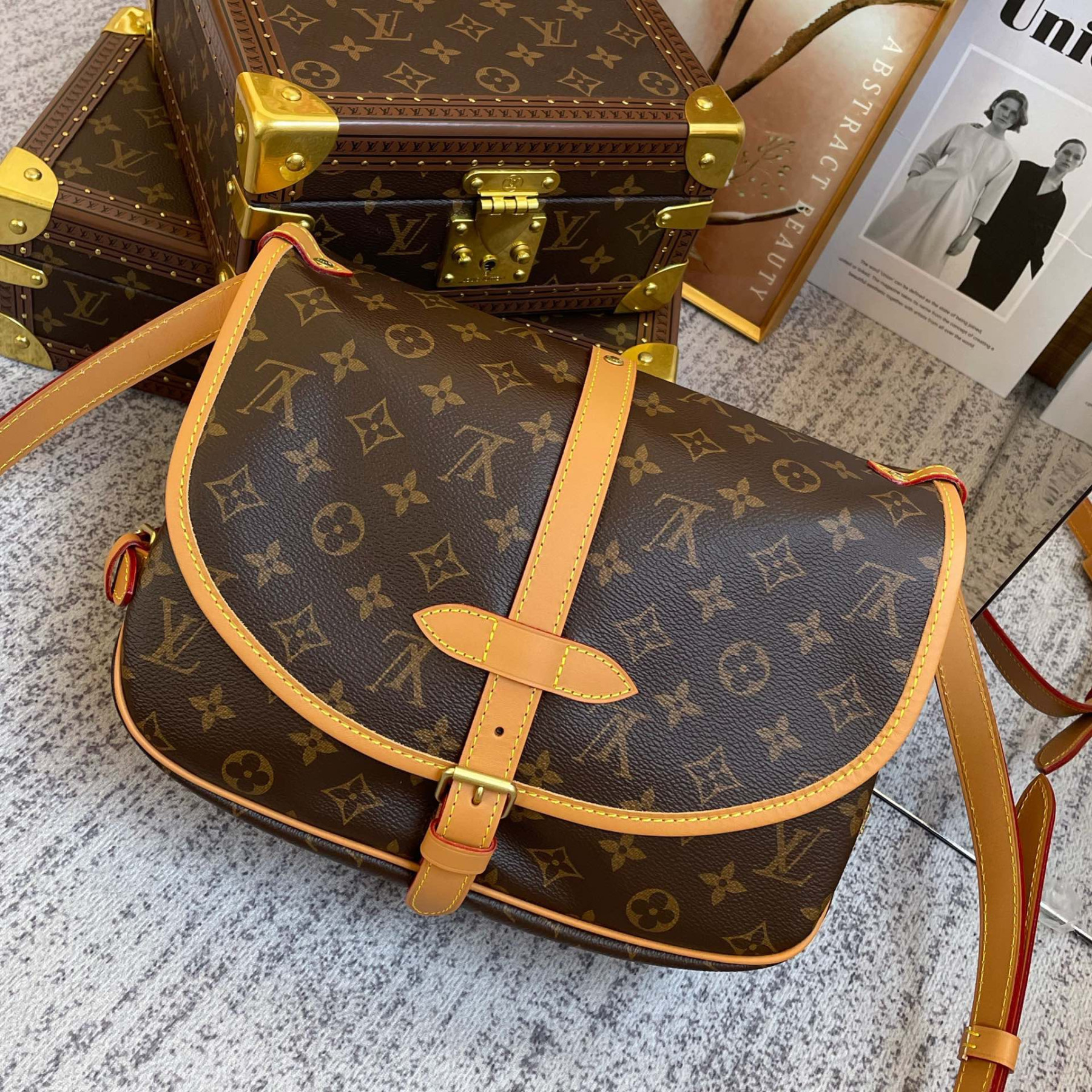 LV VINTAGE SAUMUR M40710