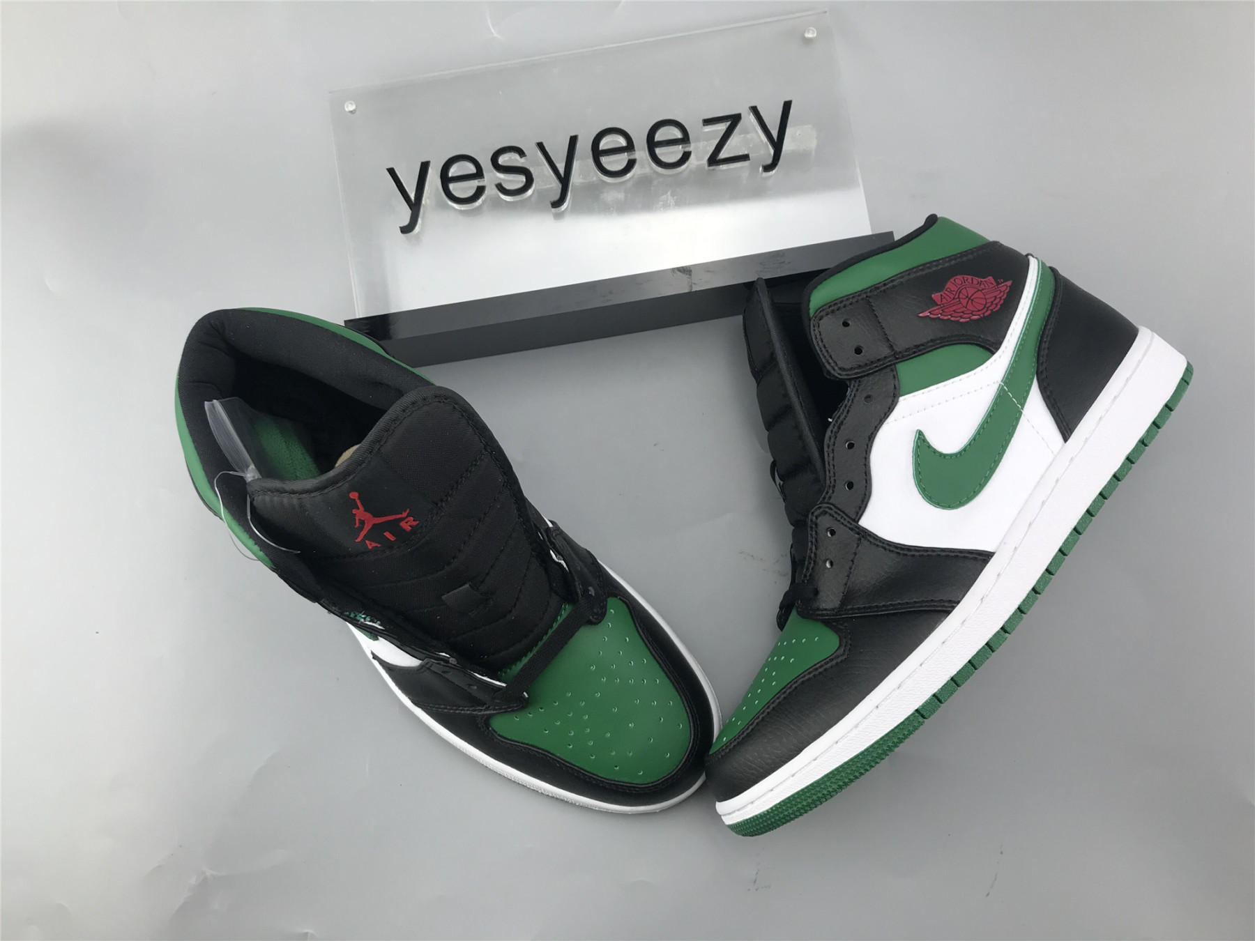 UA  AIR JORDAN 1 MID "PINE GREEN"