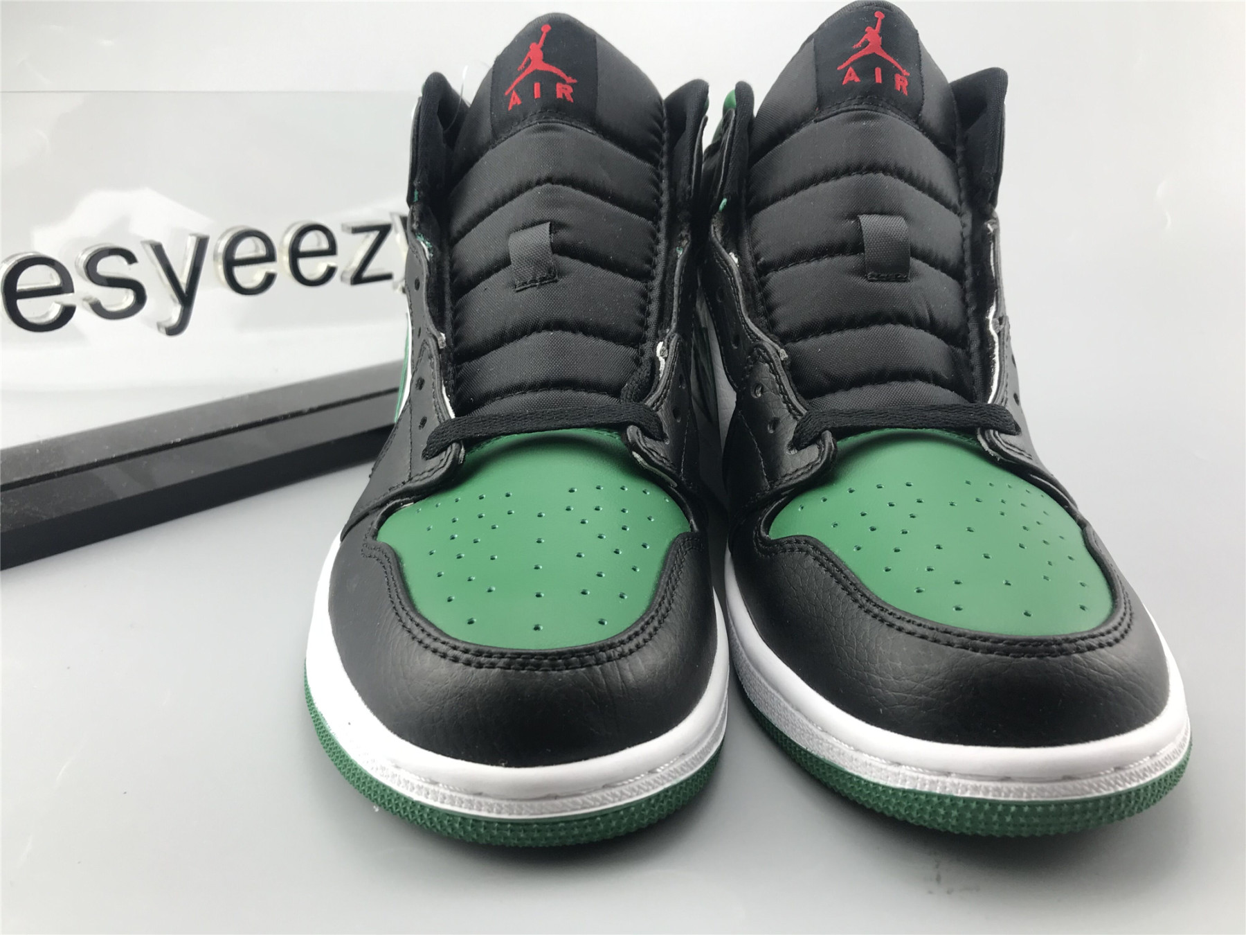 UA  AIR JORDAN 1 MID "PINE GREEN"