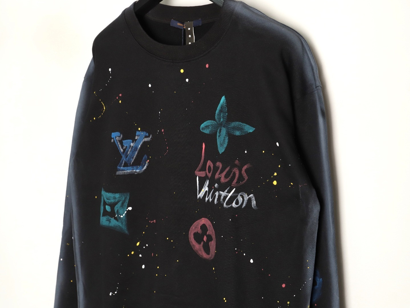 L0vis Vvtt0n Hoodies