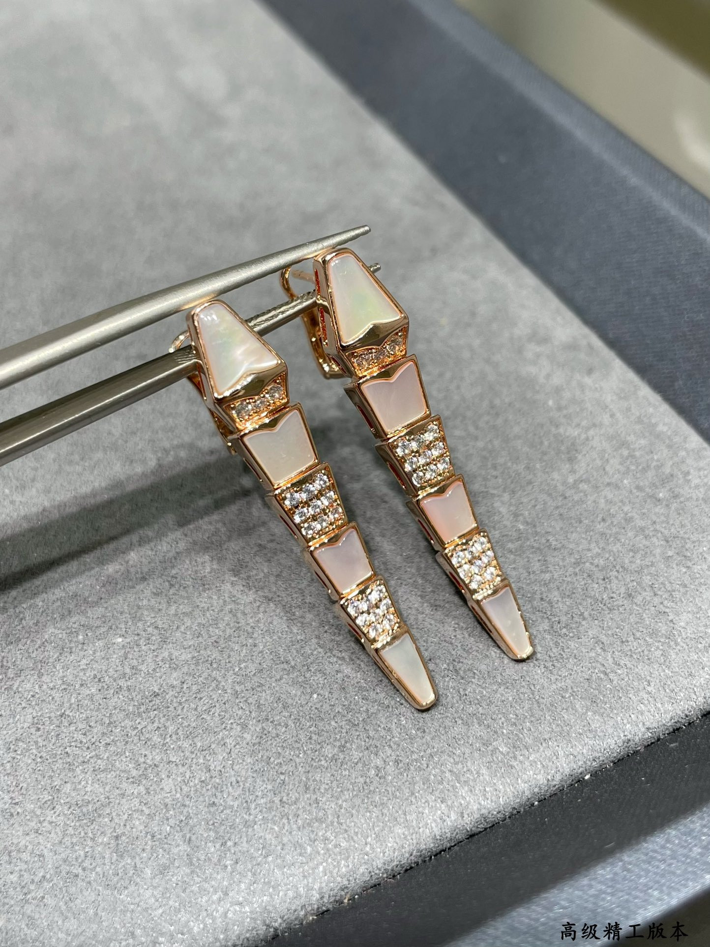 Bv1g*ai Advanced Mechanical Shell Snake Earrings