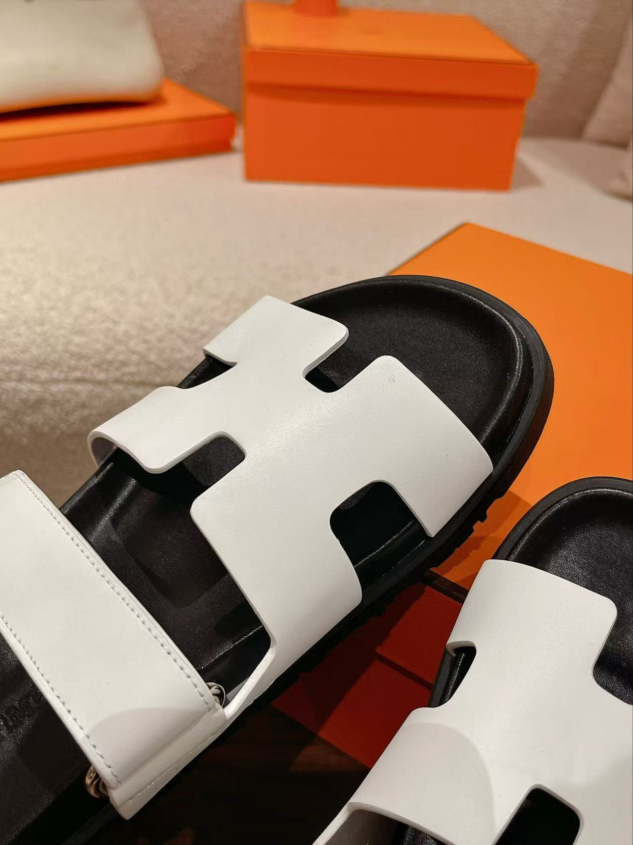UA H**me5 Chypre Sandal