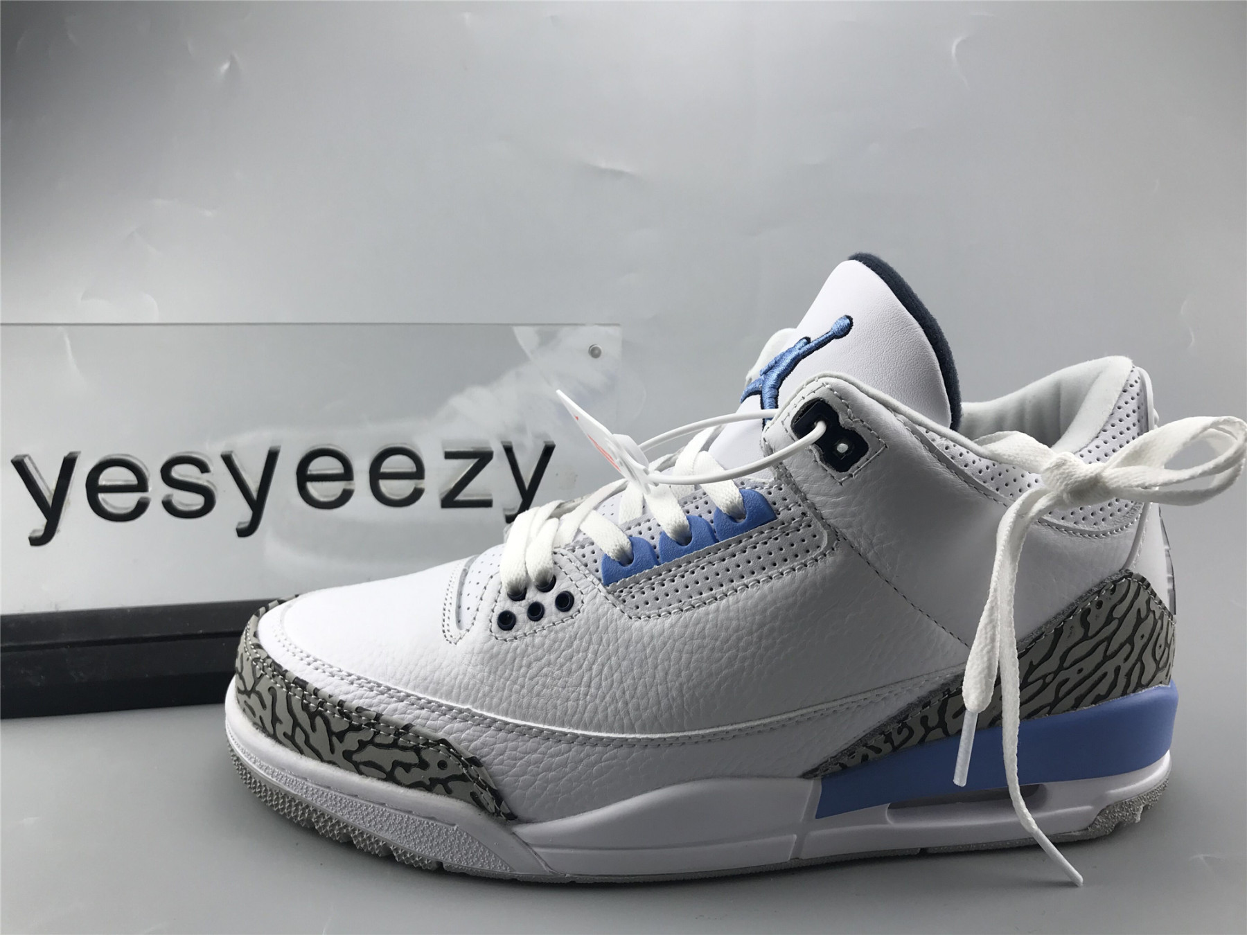 UA AIR JORDAN 3 RETRO "UNC"