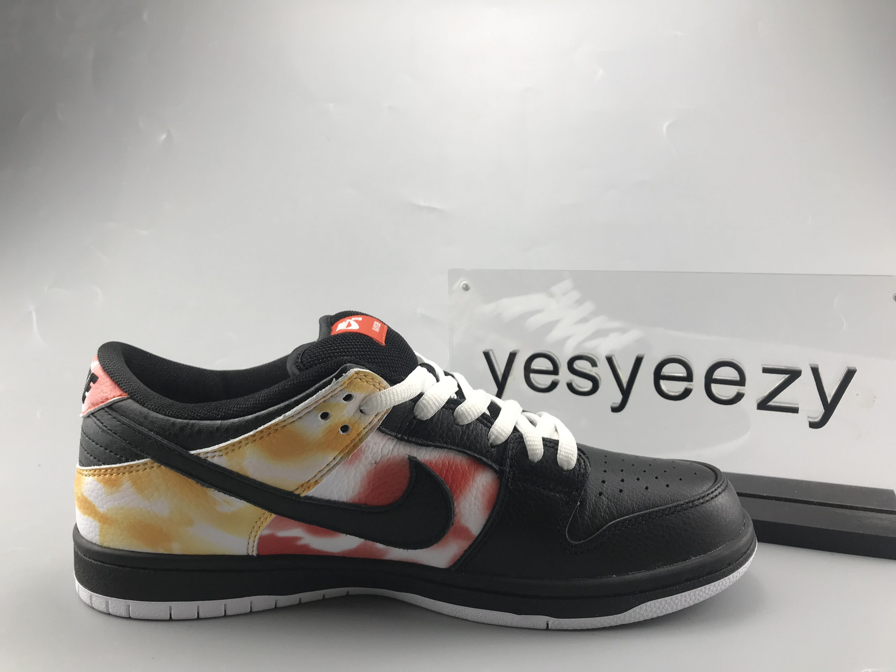 UA NIKE SB DUNK LOW PRO QS RAYGUN TIE-DYE BLACK