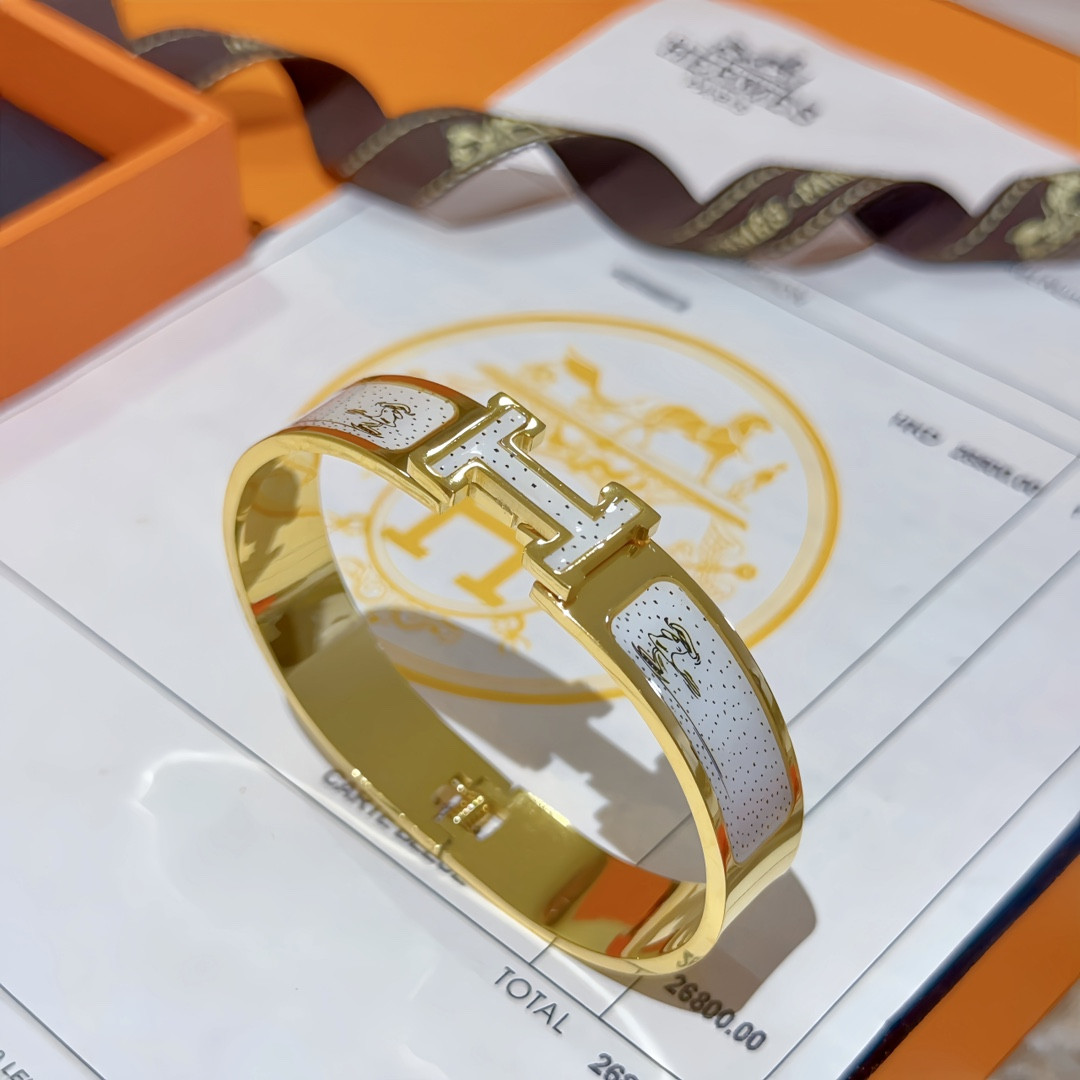 H**me5 enamel bracelet