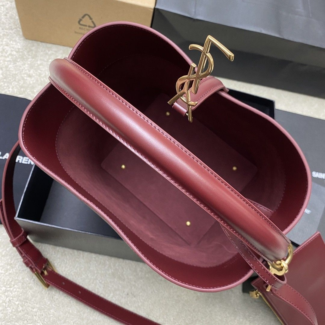 Y51 LE 37 In Shiny Leather 26x20x12cm