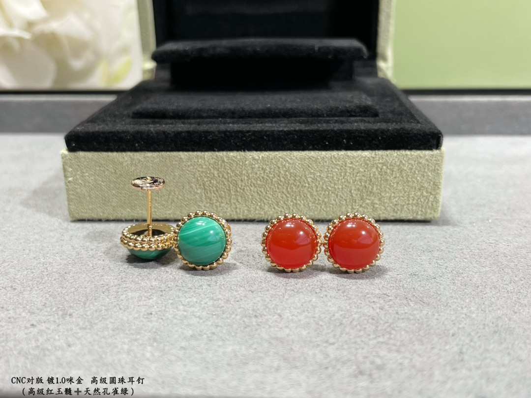 V*n Cl**f & Arpels Bead Earrings