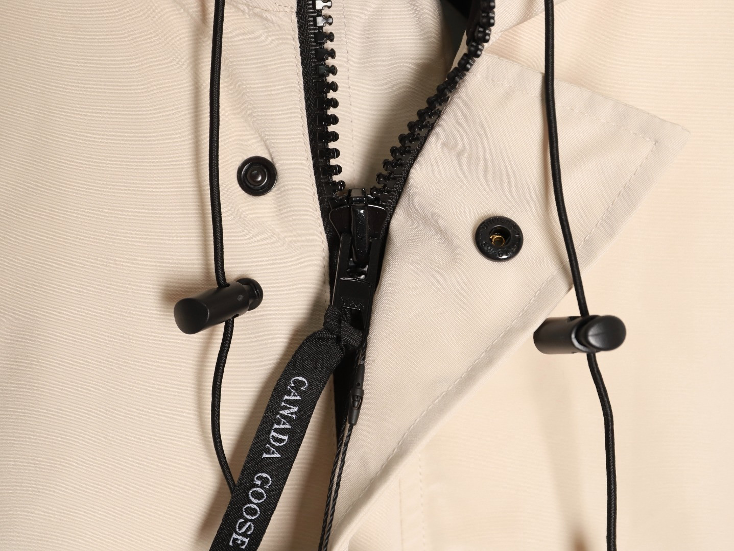 Can*a G00se Short Puffer jacket