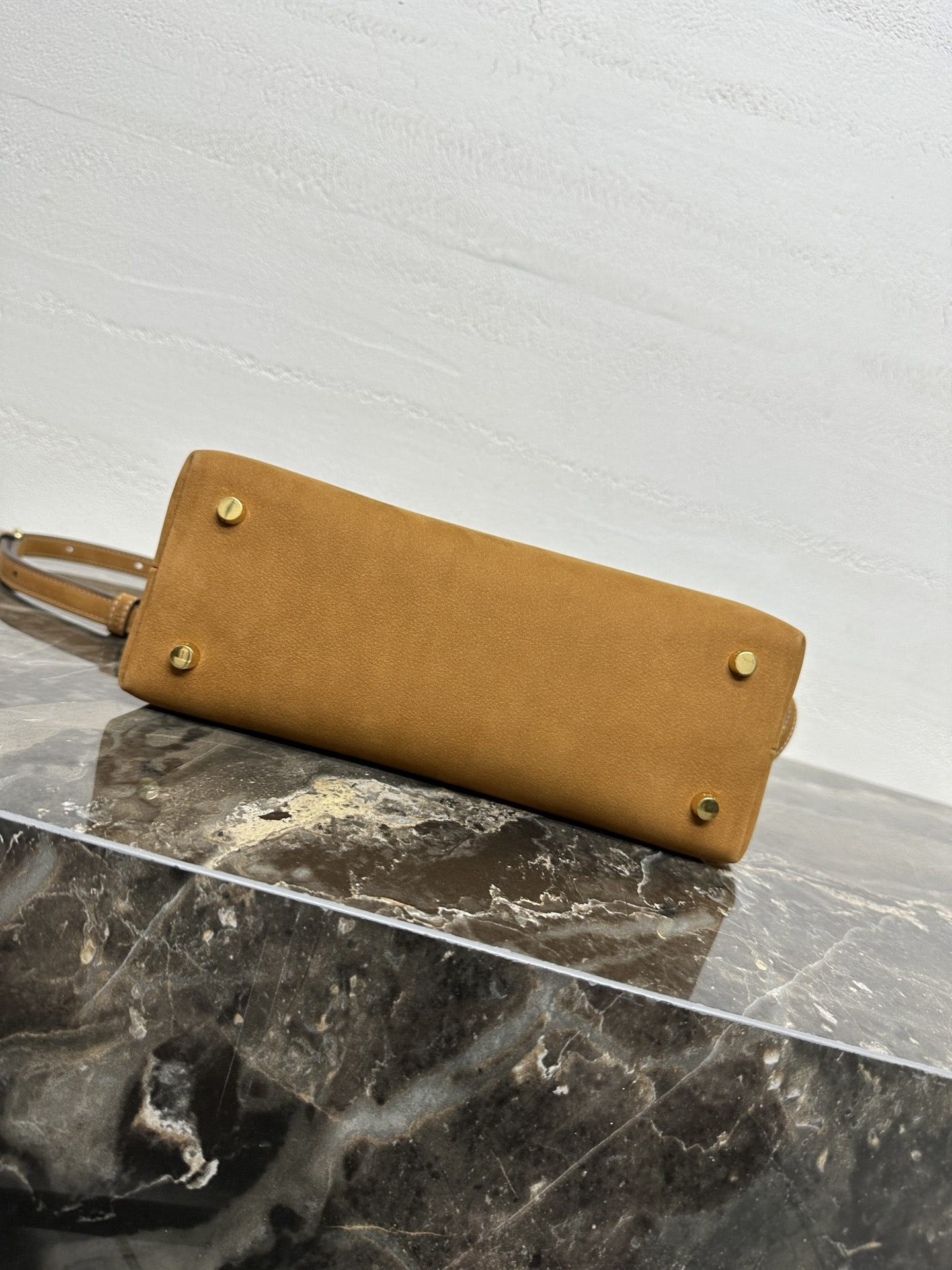 Ce1i*e MEDIUM NINO BAG IN NUBUCK CALFSKIN 25x17.5x10cm