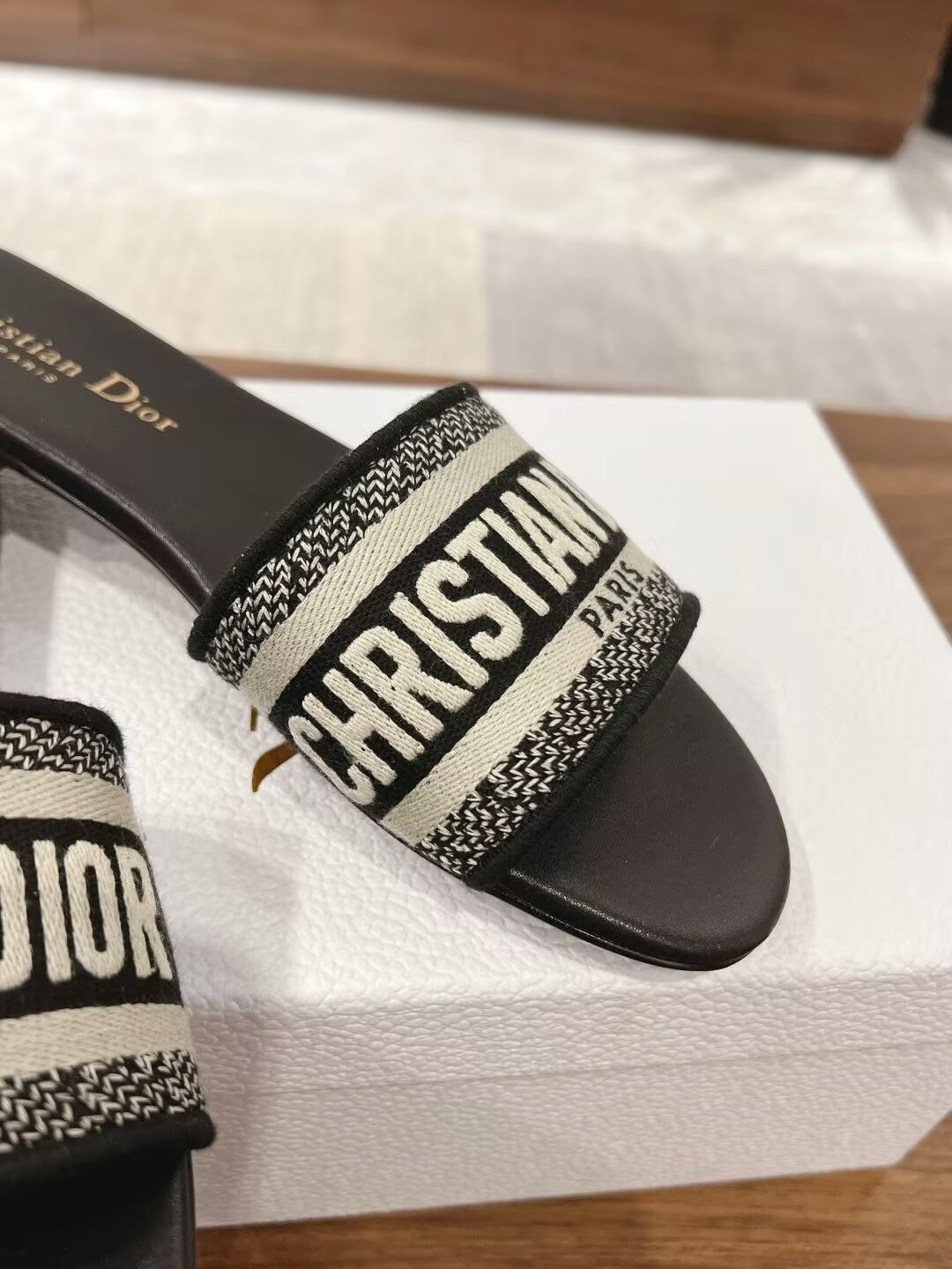 UA D10r Dway Slide