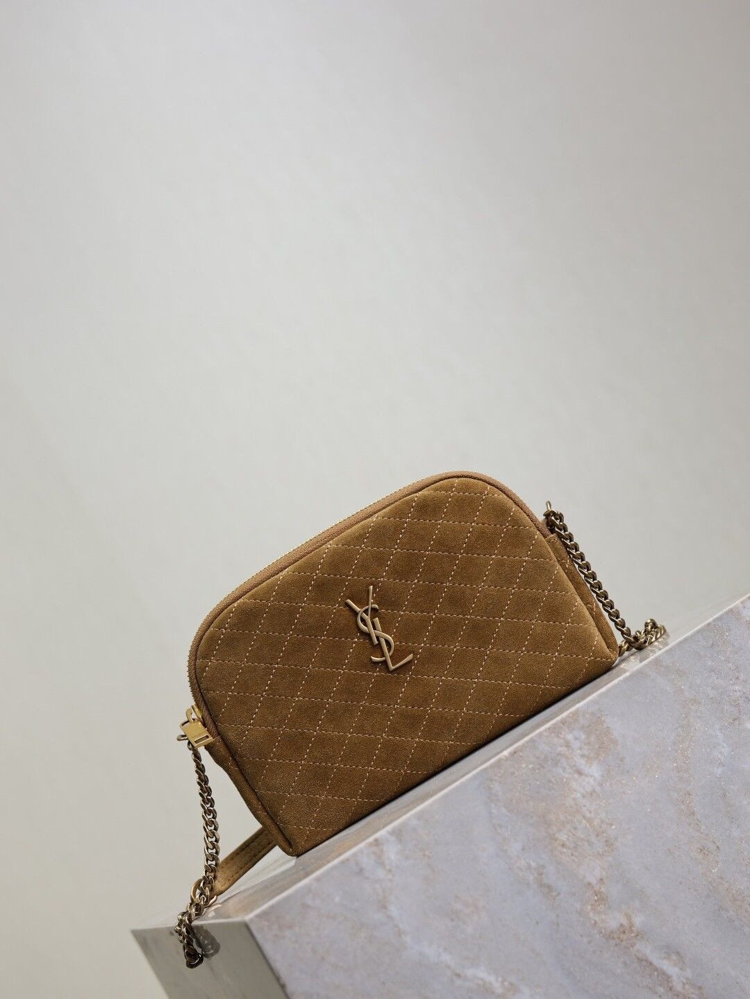 Y51 Gaby ZIPPED POUCH IN SUEDE 18x13x3.5cm