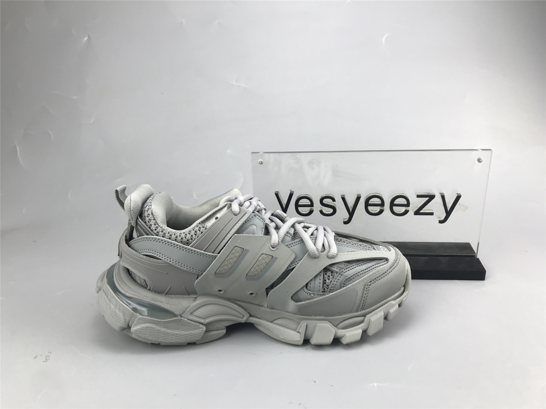 UA TRACK SNEAKER IN GREY