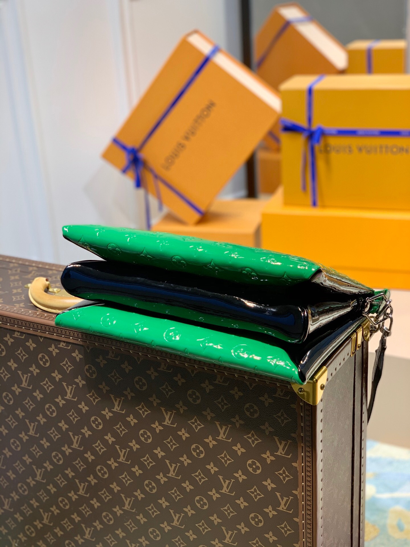 LV COUSSIN MM PATENT LEATHER M57783