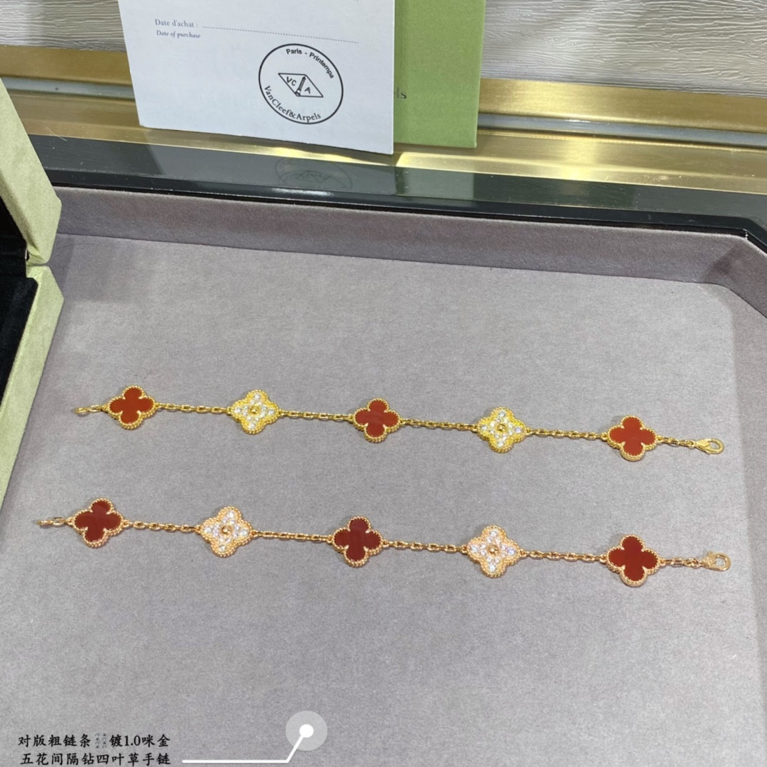 V*n Cl**f & Arpels interval D1am0nd five-flower four-leaf clover Bracelet
