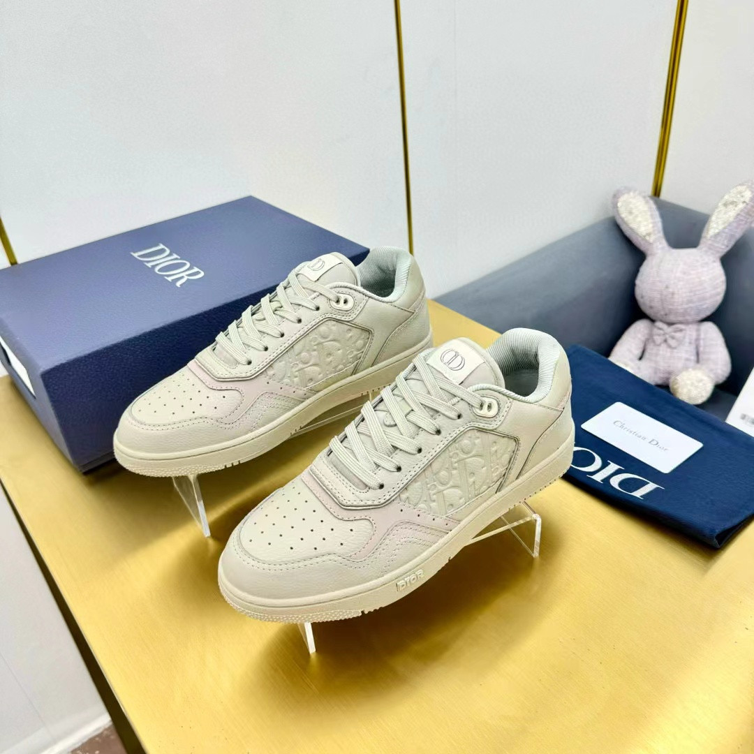 UA D10r B27 Low-Top Sneaker Beige Grained Calfskin and Beige D10r Gravity Leather