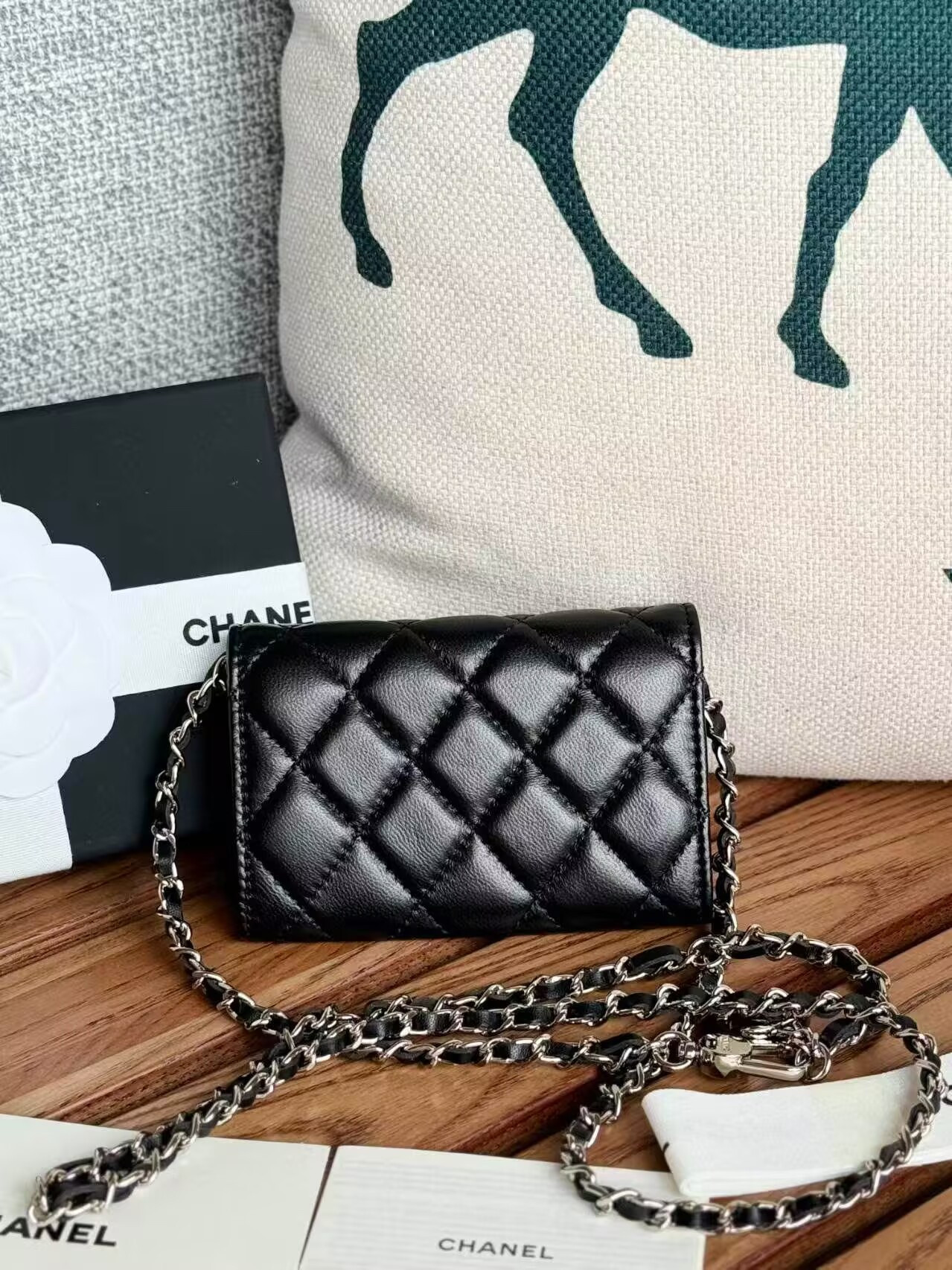 Ch**el Wallet on Chain 11x7.5x2cm
