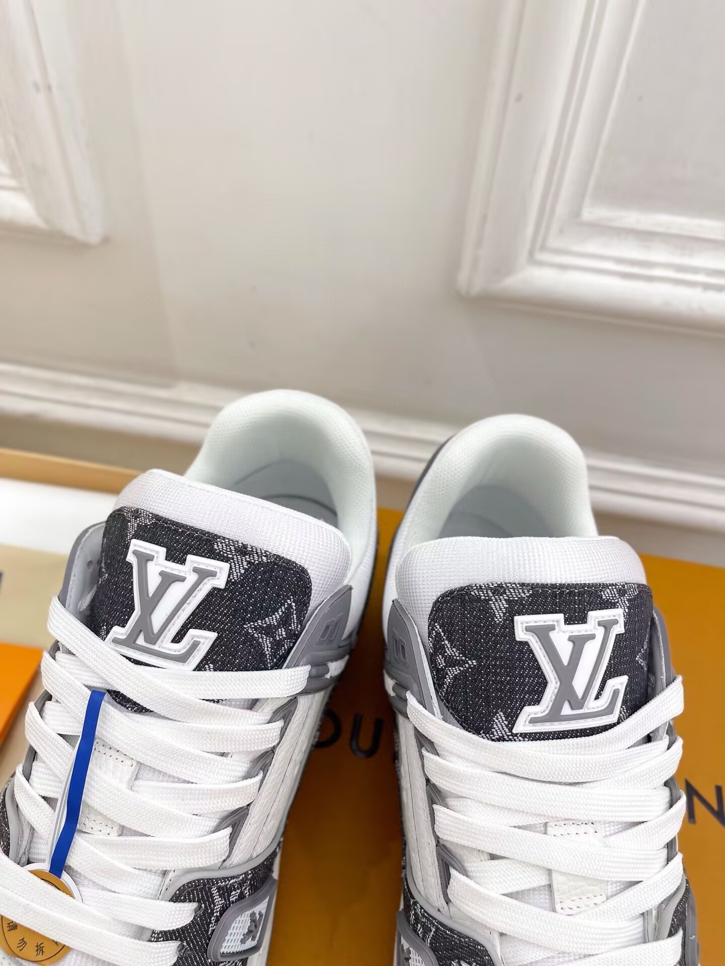 UA LV trainer Sneakers