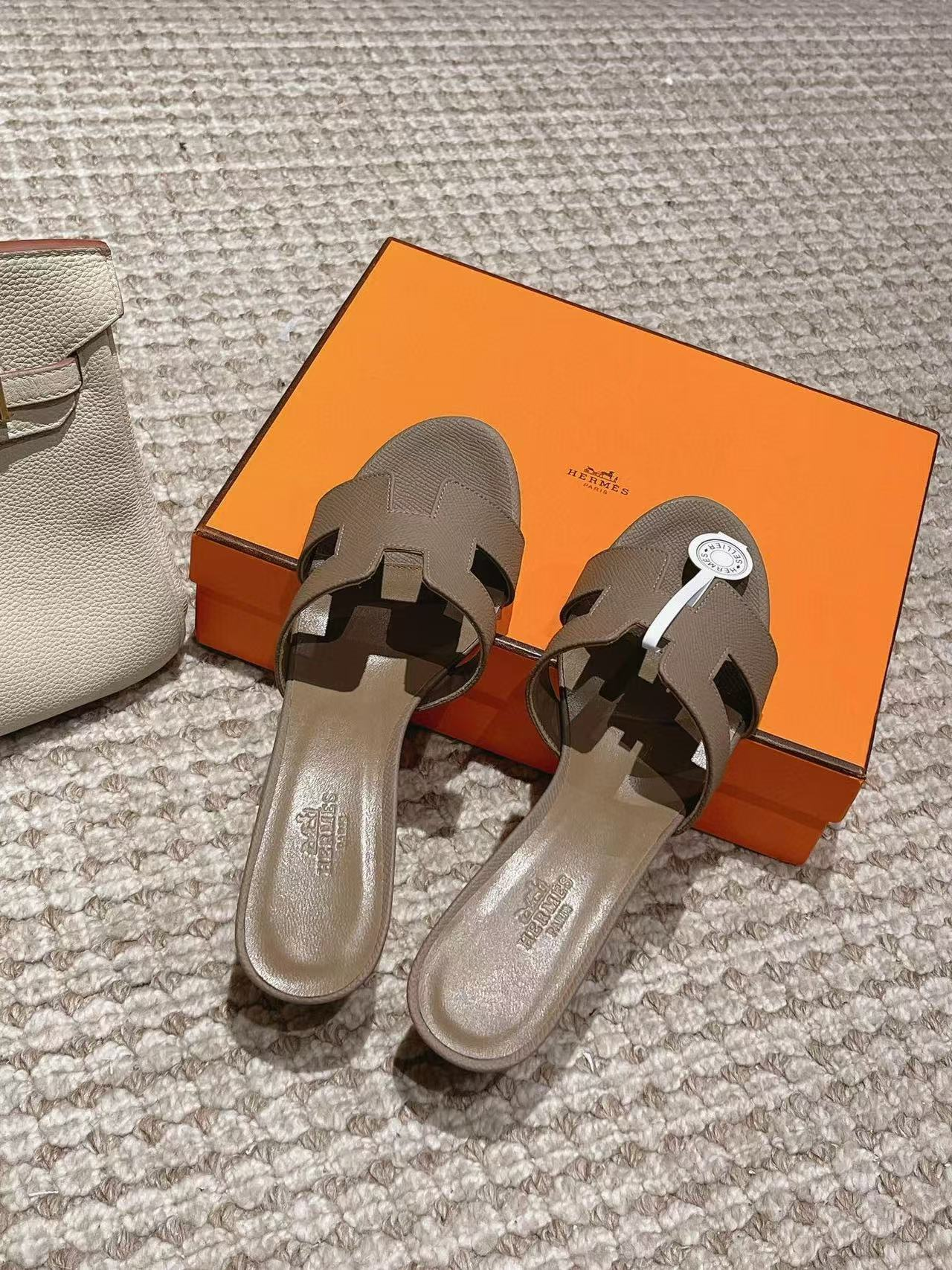 UA H**me5 Oasis sandal