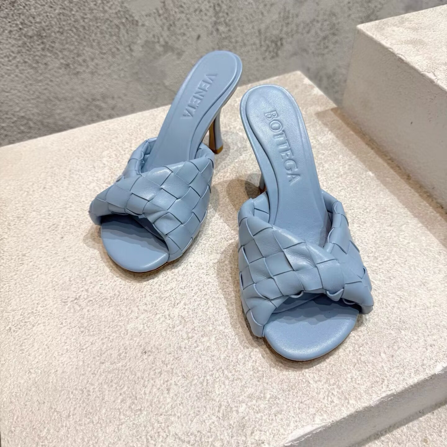 UA B0tt*ga Ven*ta Blink Slides