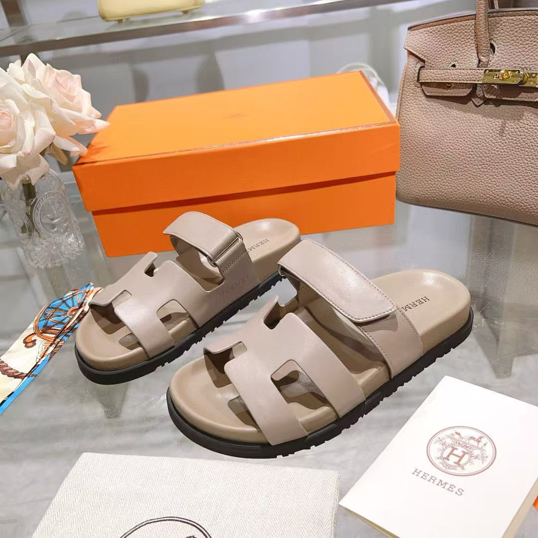 UA H**me5 Chypre Sandal