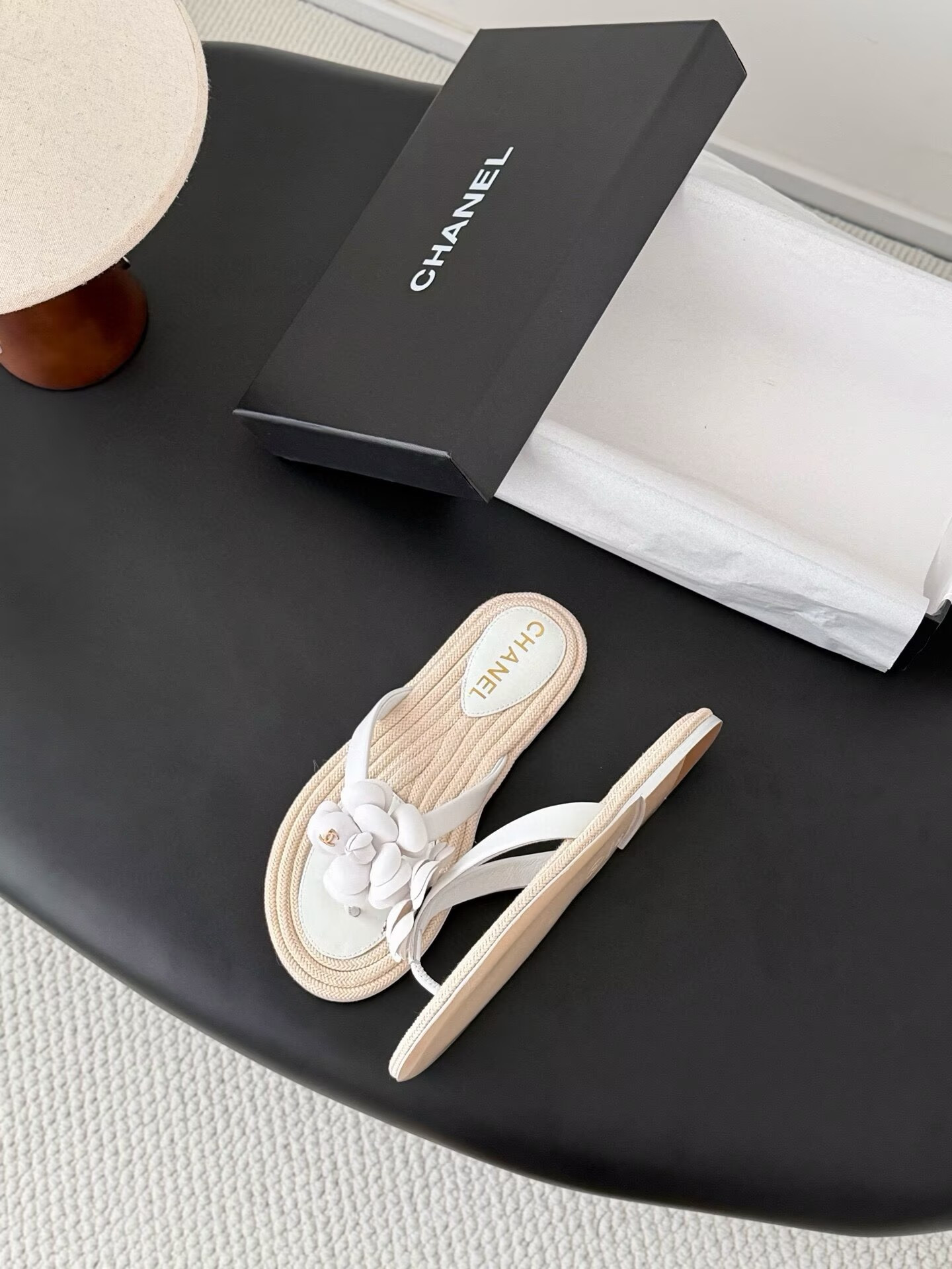 ua Ch**el thongs slides