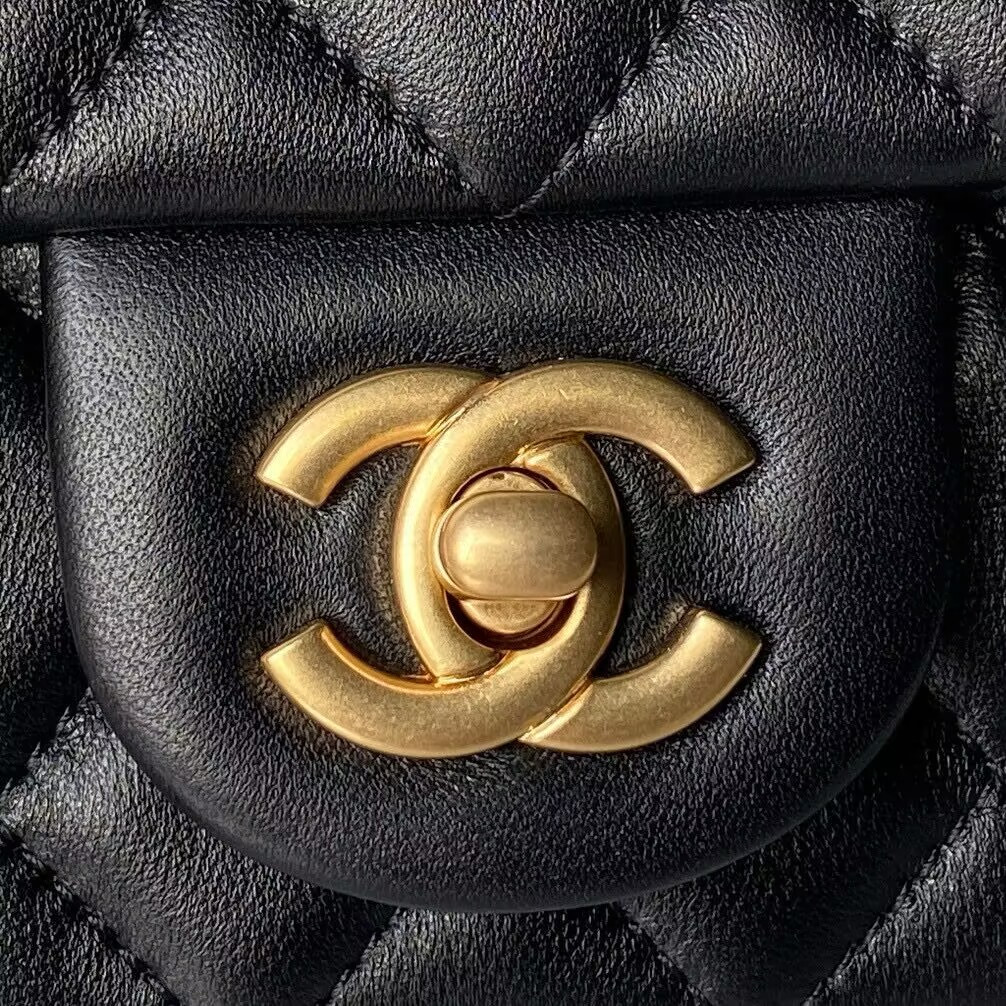 Ch**el MINI FLAP BAG 4.7 × 7.8 × 2.3 in