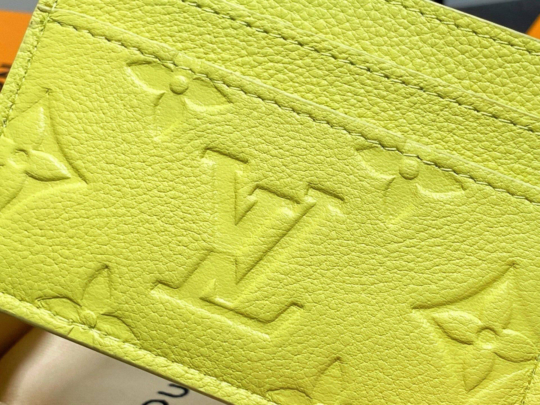 LV Charms Card Holder M13645 10x7x0.3cm